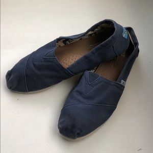 Navy blue toms